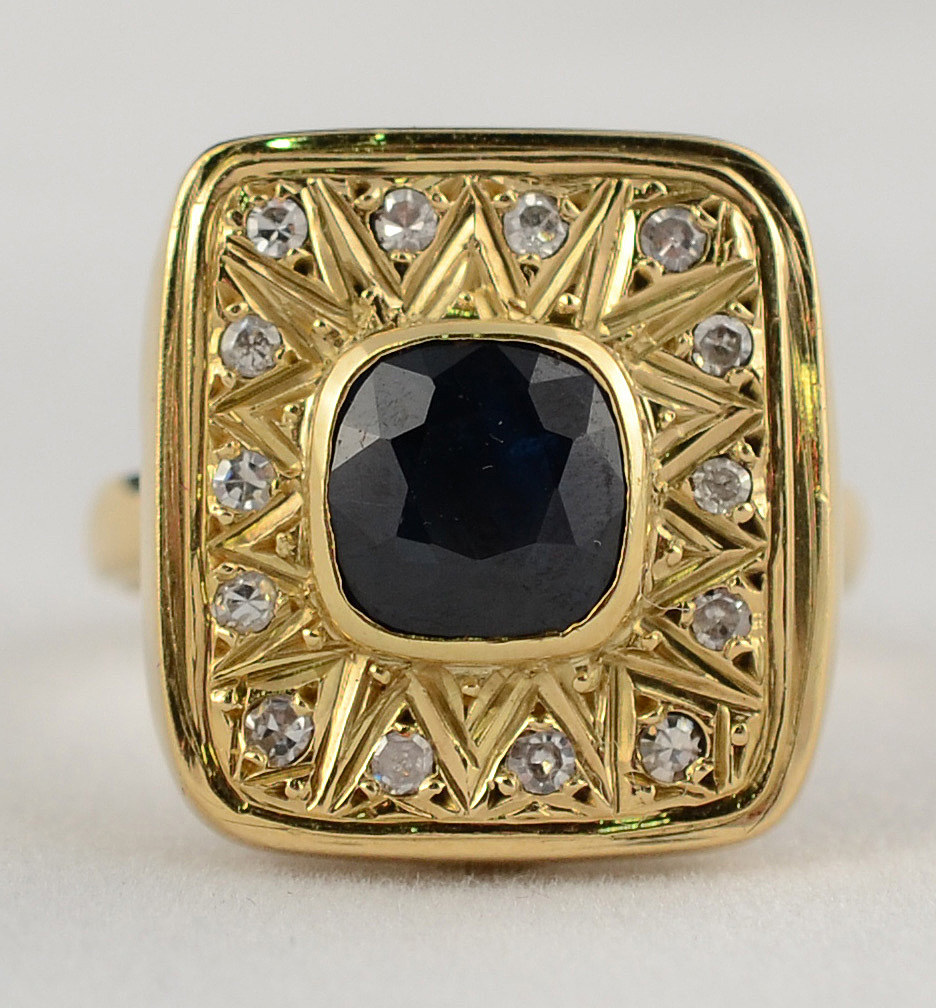 Anel de ouro 18 k com safira oriental azul cercada de brilhantes... - foto 2 de 2