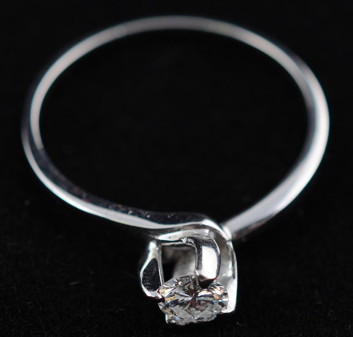 Anel de ouro branco solitário com 0,30 ct de brilhantes - 1,8 g - Aro... - foto 2 de 2