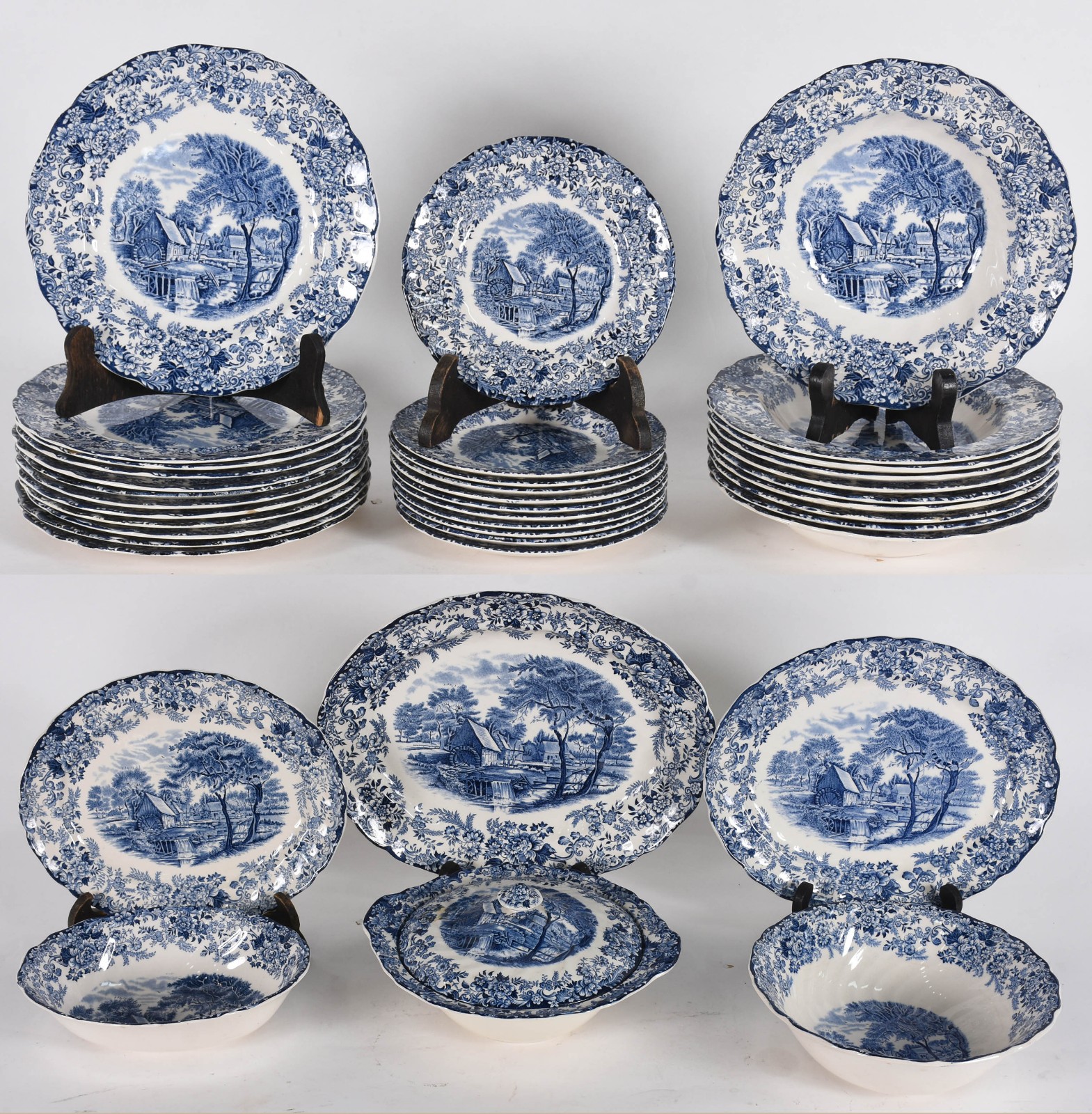 Aparelho de jantar de faiança inglesa azul e branca, composto de 12... - foto 1 de 7