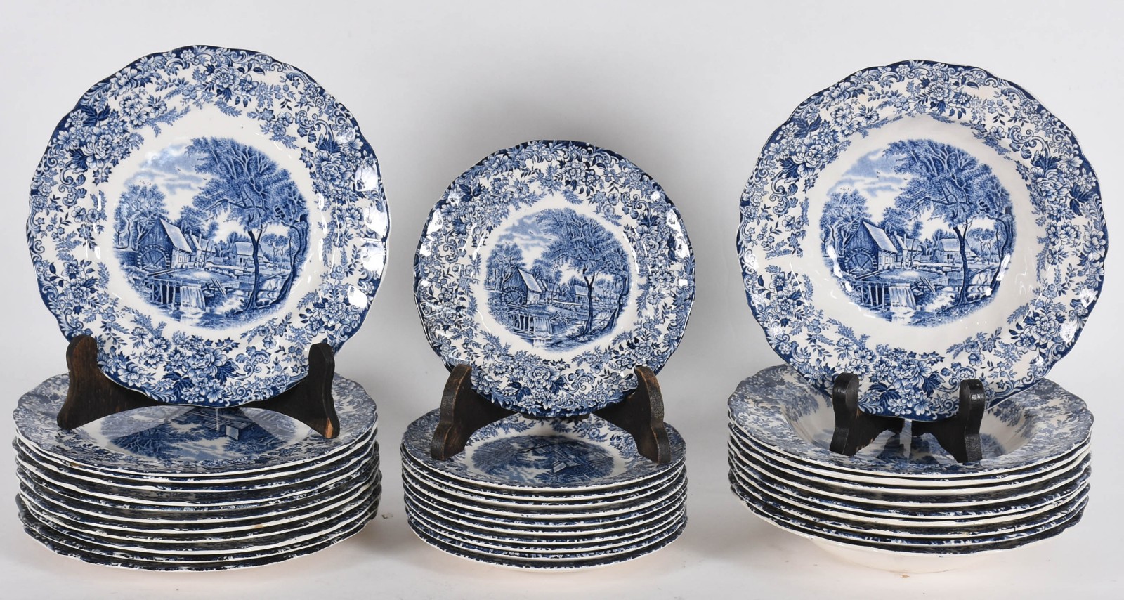 Aparelho de jantar de faiança inglesa azul e branca, composto de 12... - foto 2 de 7