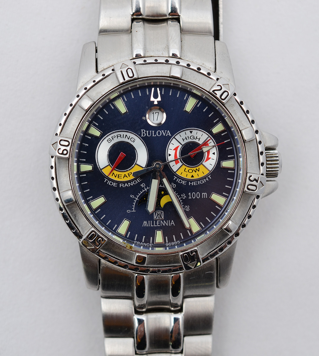 BULOVA - Relógio de mergulho, 110 m com calendário. - foto 1 de 3