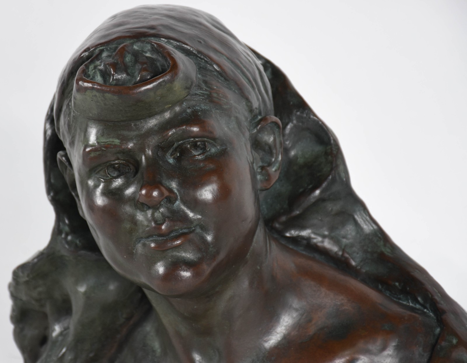 Escultura de bronze representando busto de jovem, assinada, datada de... - foto 2 de 5