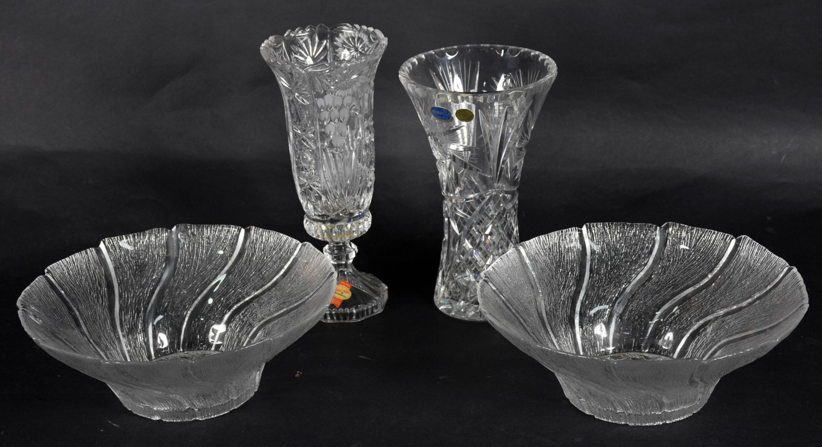 Dois vaso de cristal sendo, um da Boemia e um alemão e par de... - foto 1 de 6