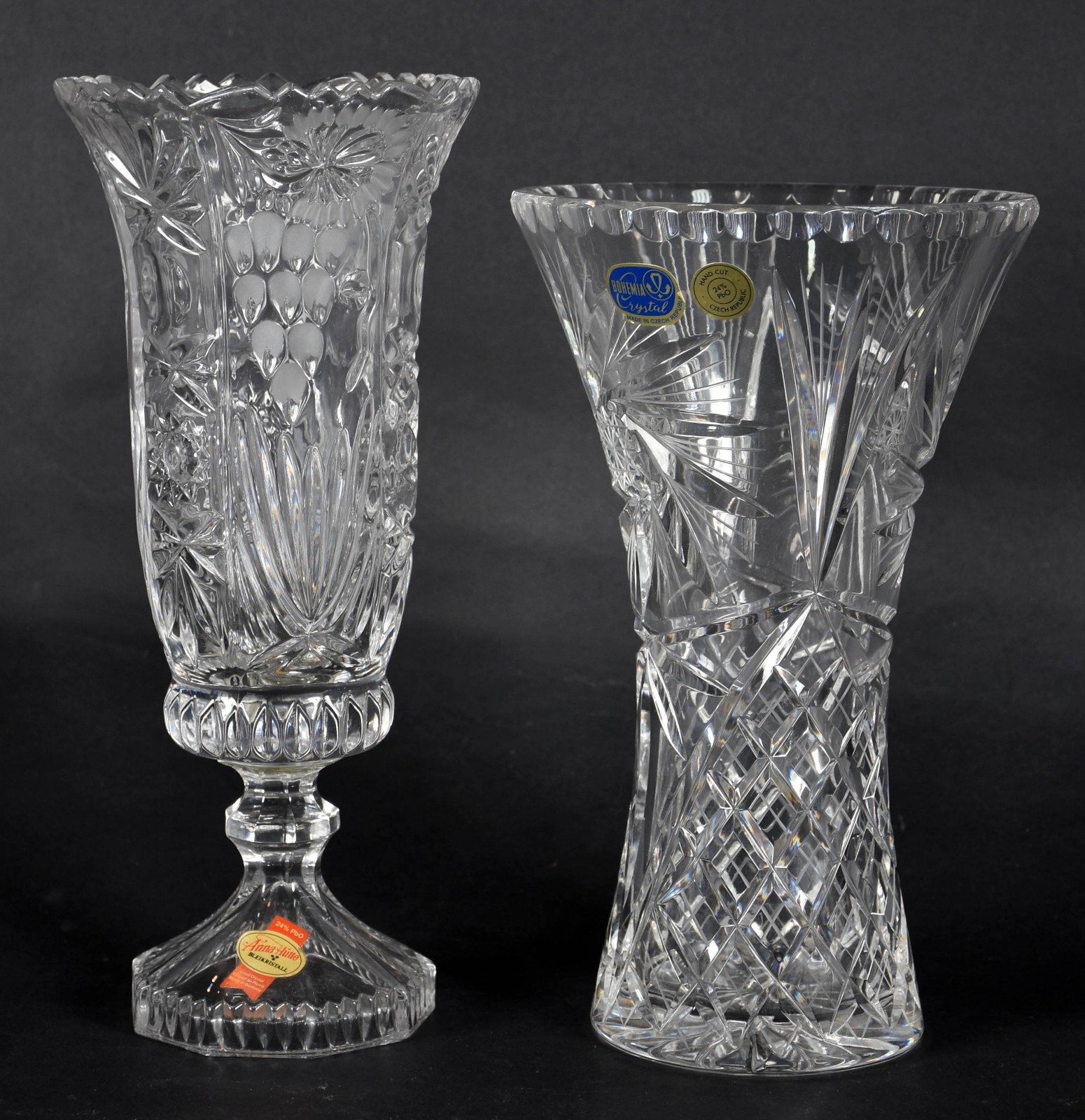 Dois vaso de cristal sendo, um da Boemia e um alemão e par de... - foto 3 de 6