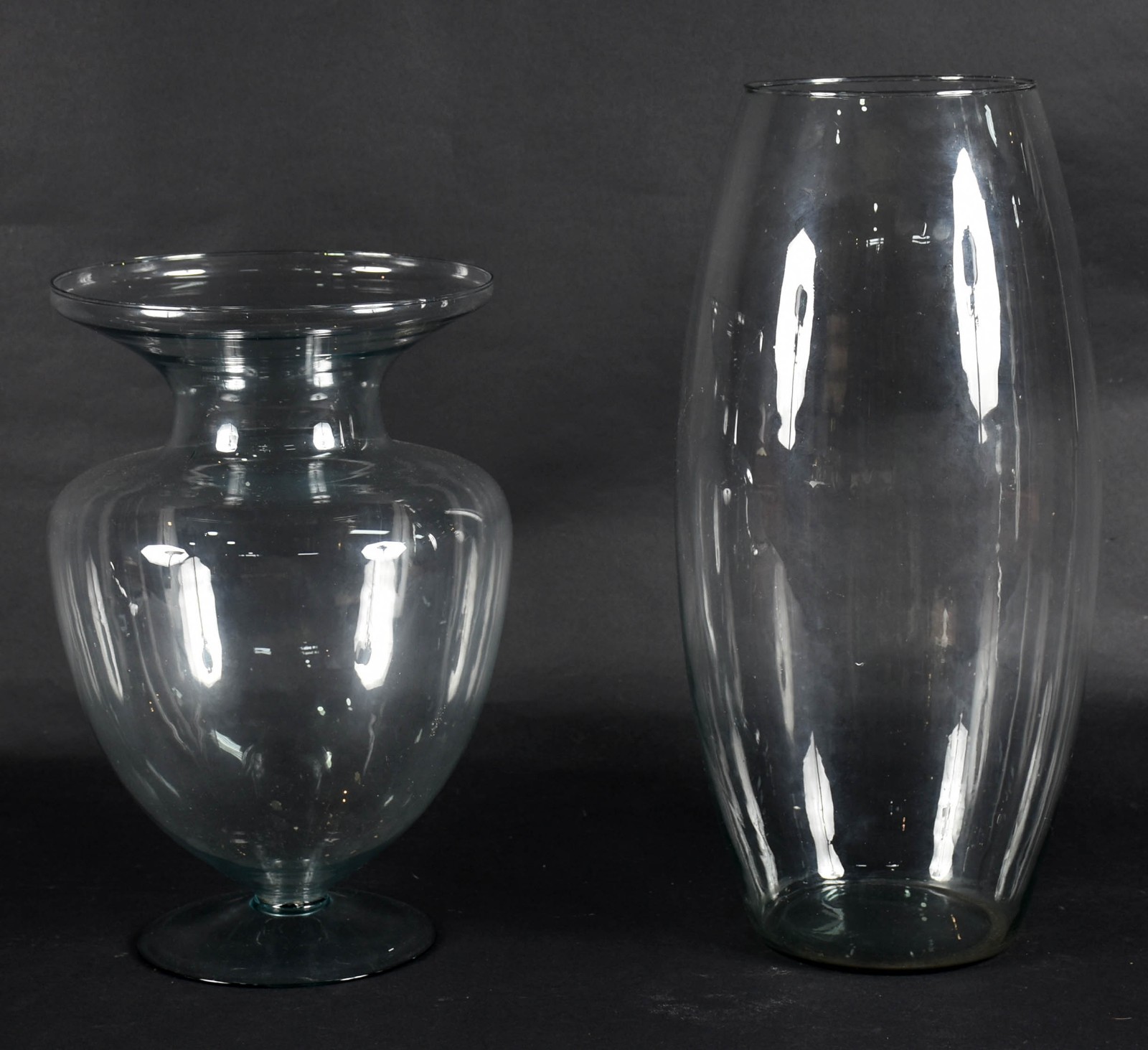 Dois vasos decorativos de vidro - foto 1 de 2