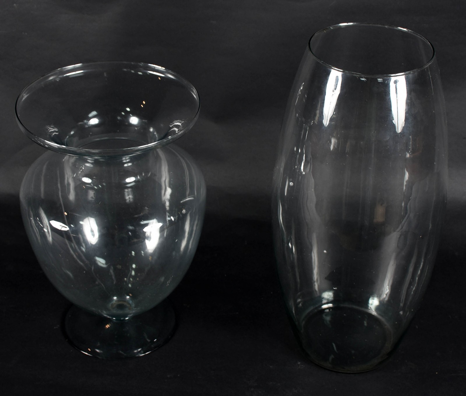 Dois vasos decorativos de vidro - foto 2 de 2