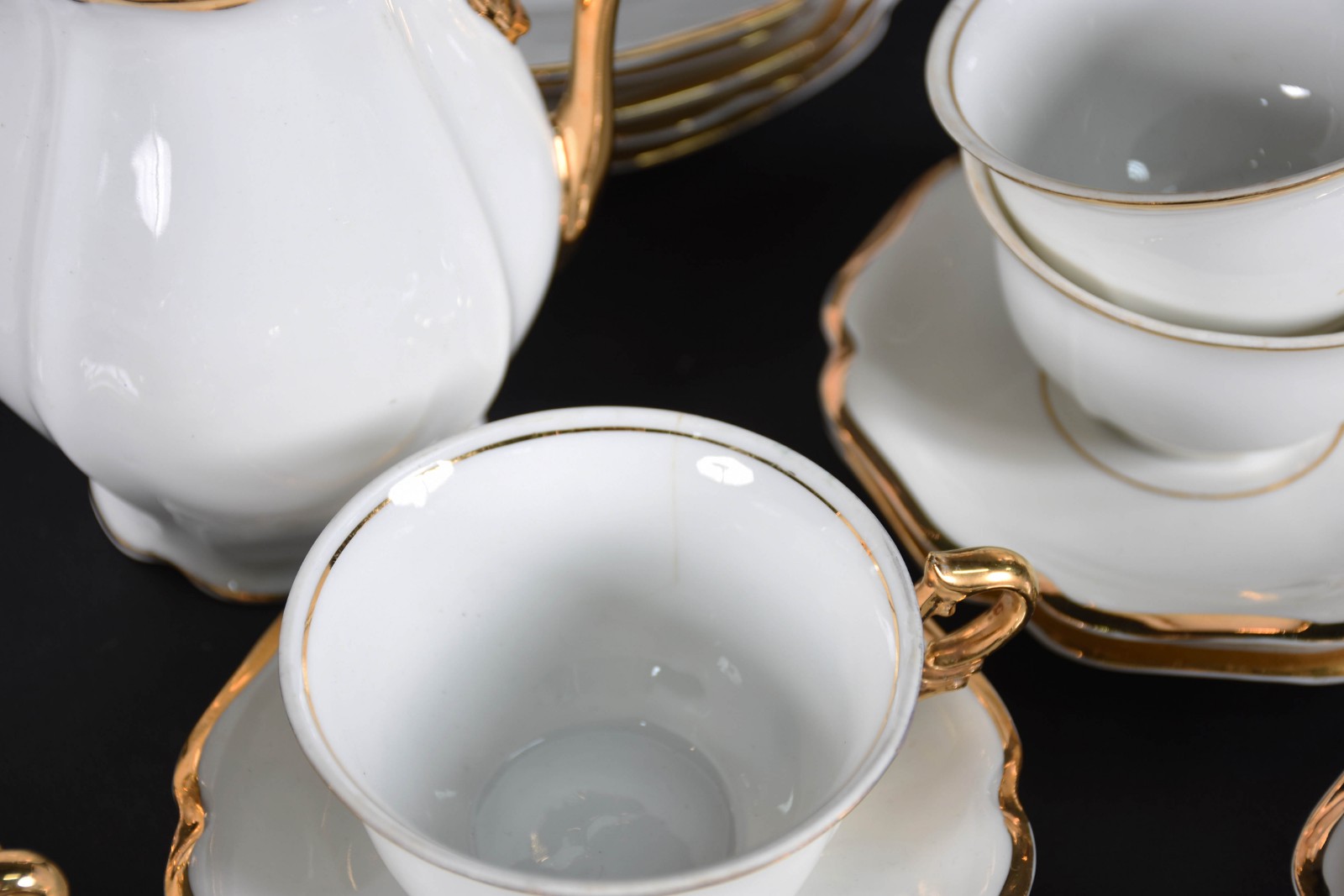 Conjunto para chá e café de porcelana MAUÁ, composto por 2 bules, 1... - foto 3 de 6