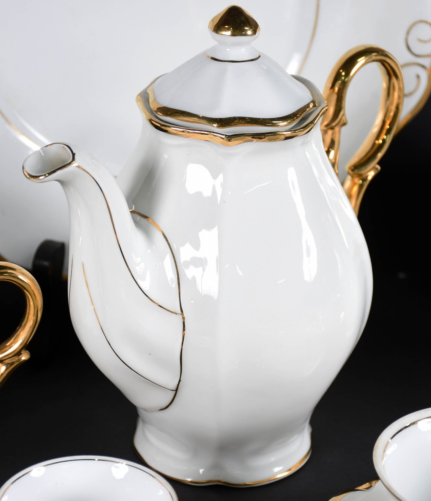 Conjunto para chá e café de porcelana MAUÁ, composto por 2 bules, 1... - foto 4 de 6