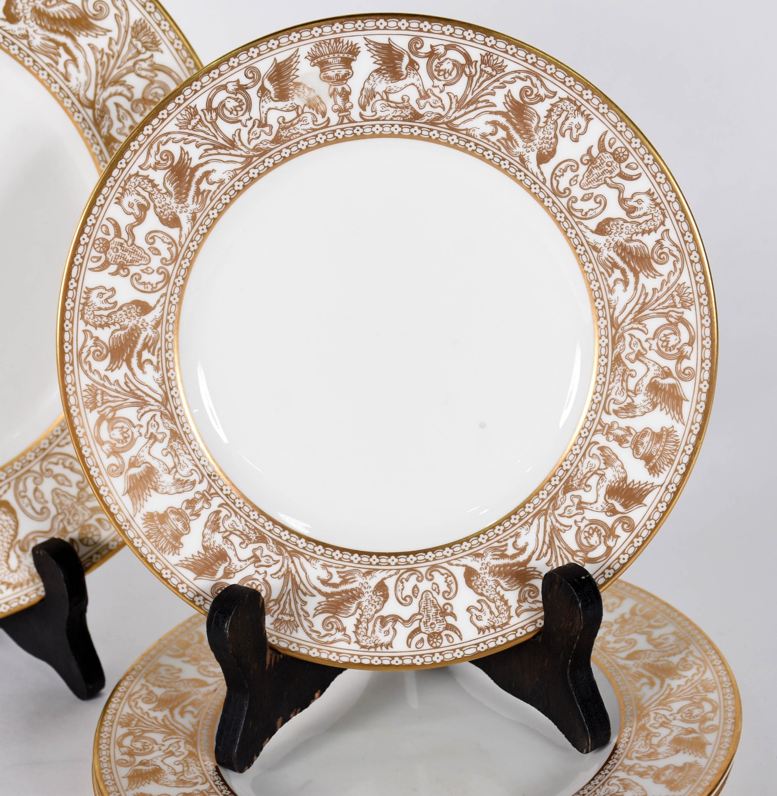 Conjunto com um prato grande para bolo e seis de sobremesa, de... - foto 2 de 4