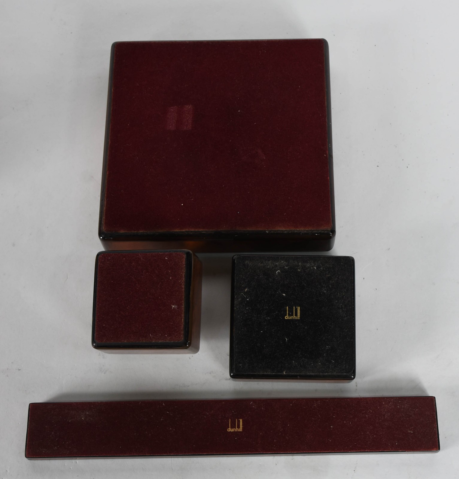 Diversas peças DUNHILL sendo, relógio, isqueiro, régua, cinzeiro... - foto 6 de 8
