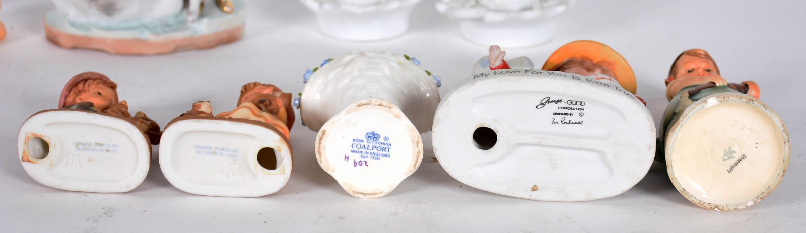 Lote com 13 pequenas peças de porcelana, sendo 6 paliteiros, 5... - foto 5 de 6