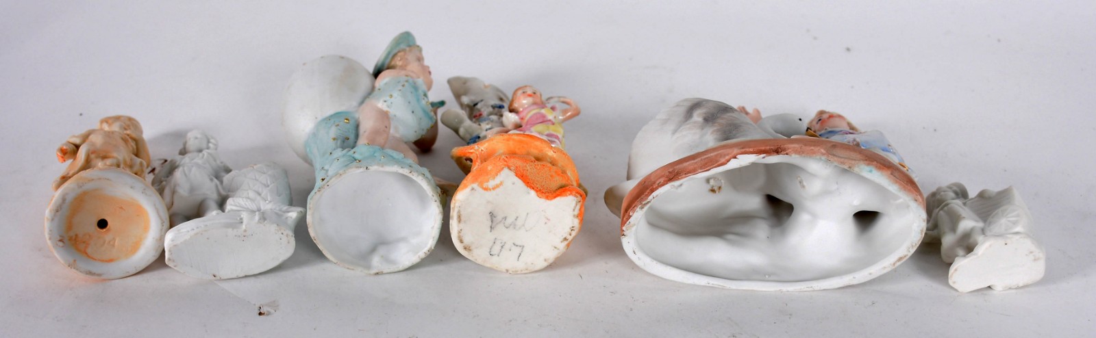 Lote com 13 pequenas peças de porcelana, sendo 6 paliteiros, 5... - foto 6 de 6