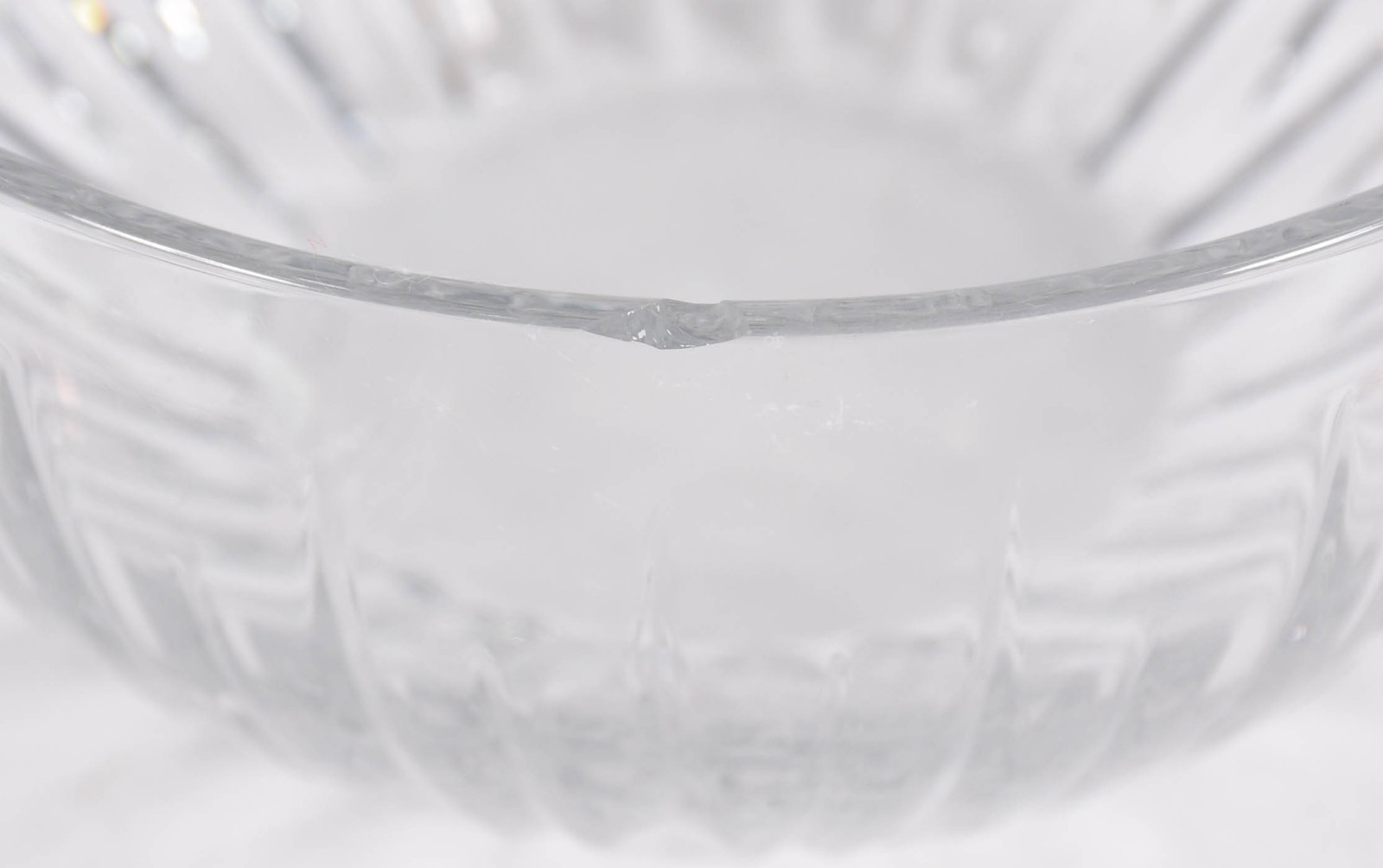 Duas peças sendo: Porta caviar de cristal e prato decorativo de... - foto 3 de 4