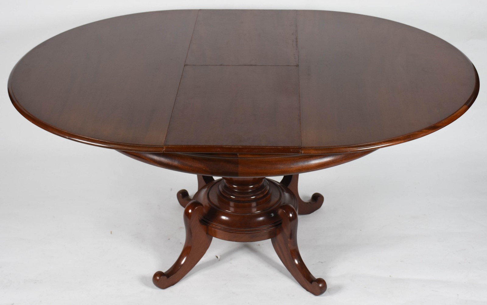 Mesa de madeira nobre feitio redondo com tábua extensora medindo 40... - foto 2 de 7