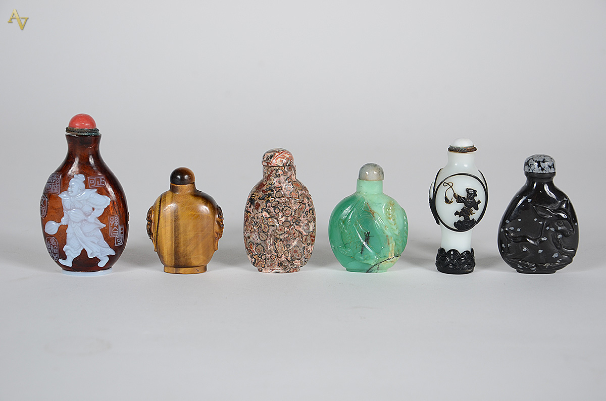 Conjunto com 6 snuff bottles de diversas procedências. Alturas de 6 à... - foto 1 de 2