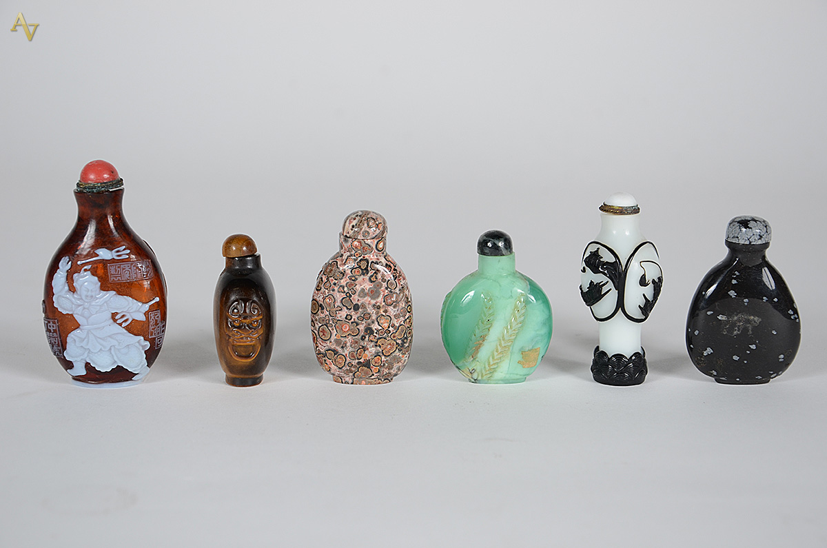 Conjunto com 6 snuff bottles de diversas procedências. Alturas de 6 à... - foto 2 de 2