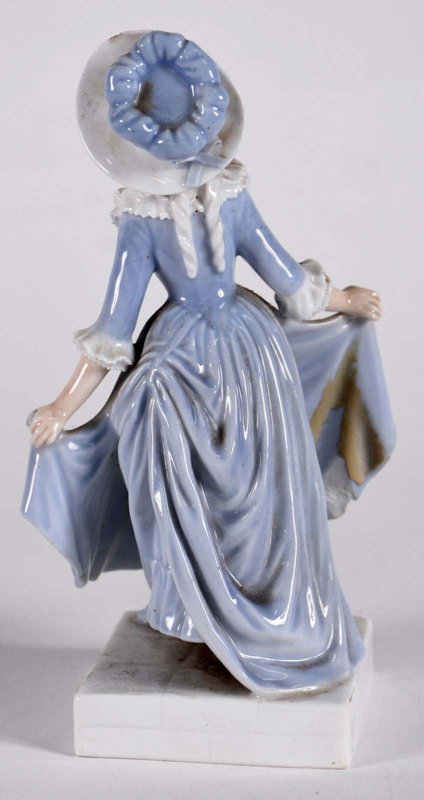 Estatueta de porcelana policromada representando camponesa (com... - foto 3 de 5
