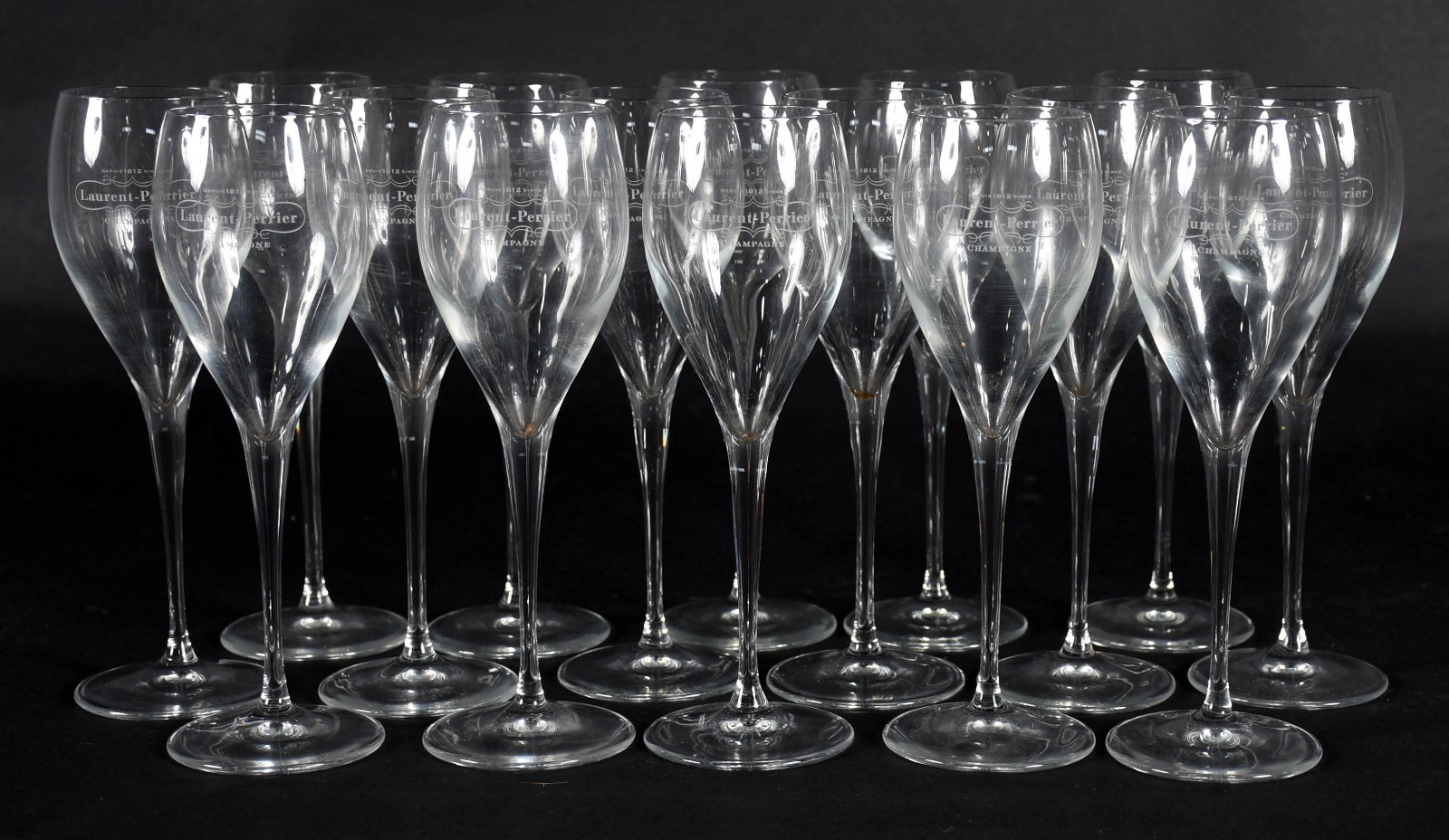 Dezesseis taças para champagne LAURENT PERRIER. - foto 1 de 3