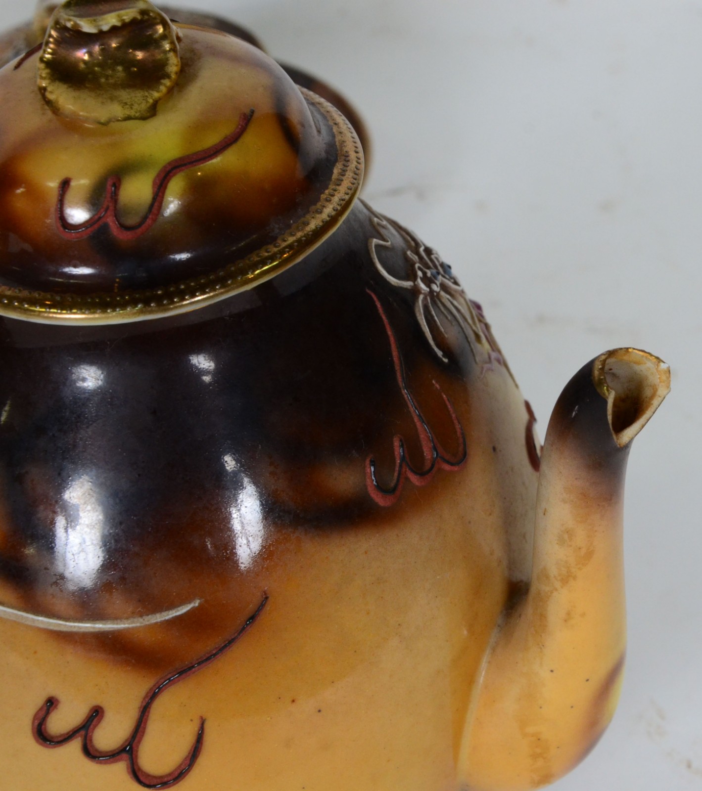 Serviço de chá e café de porcelana oriental decorado com dragão em... - foto 2 de 3
