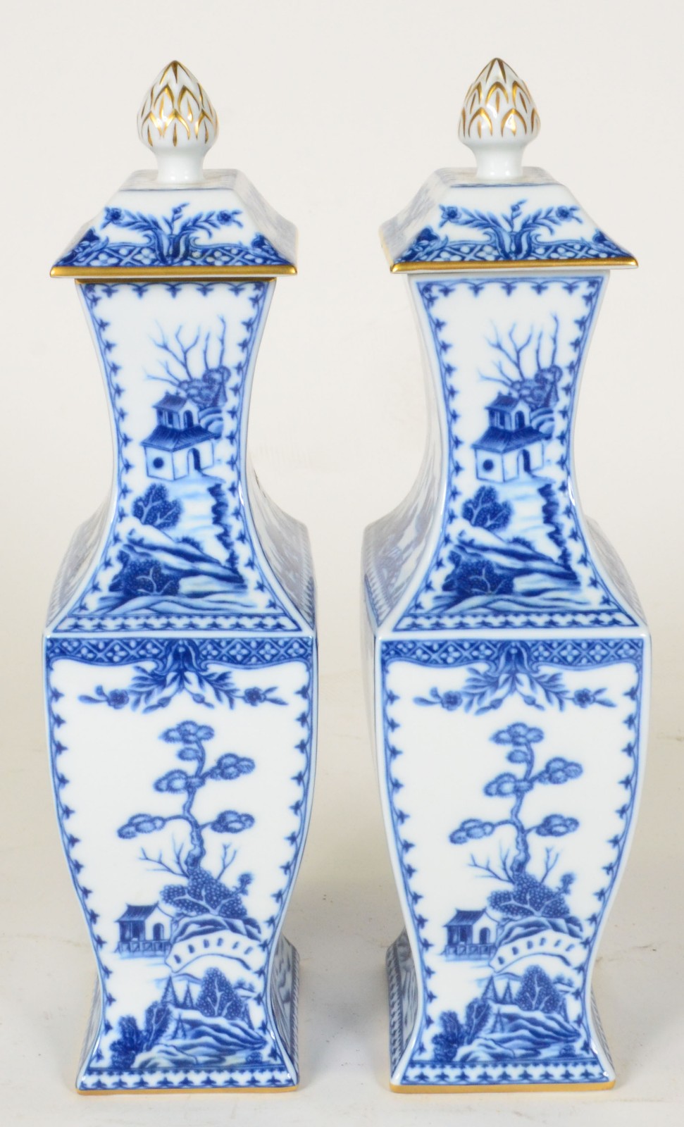 Par de potiches de porcelana azul e branco da Neoclassica... - foto 2 de 3