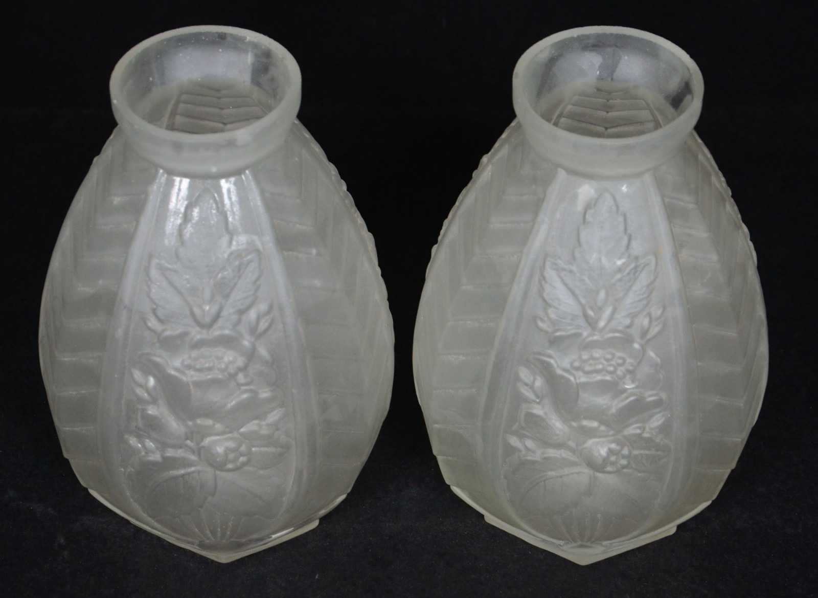 Par vasos de vidro fosco estilo Art Deco. - foto 2 de 3