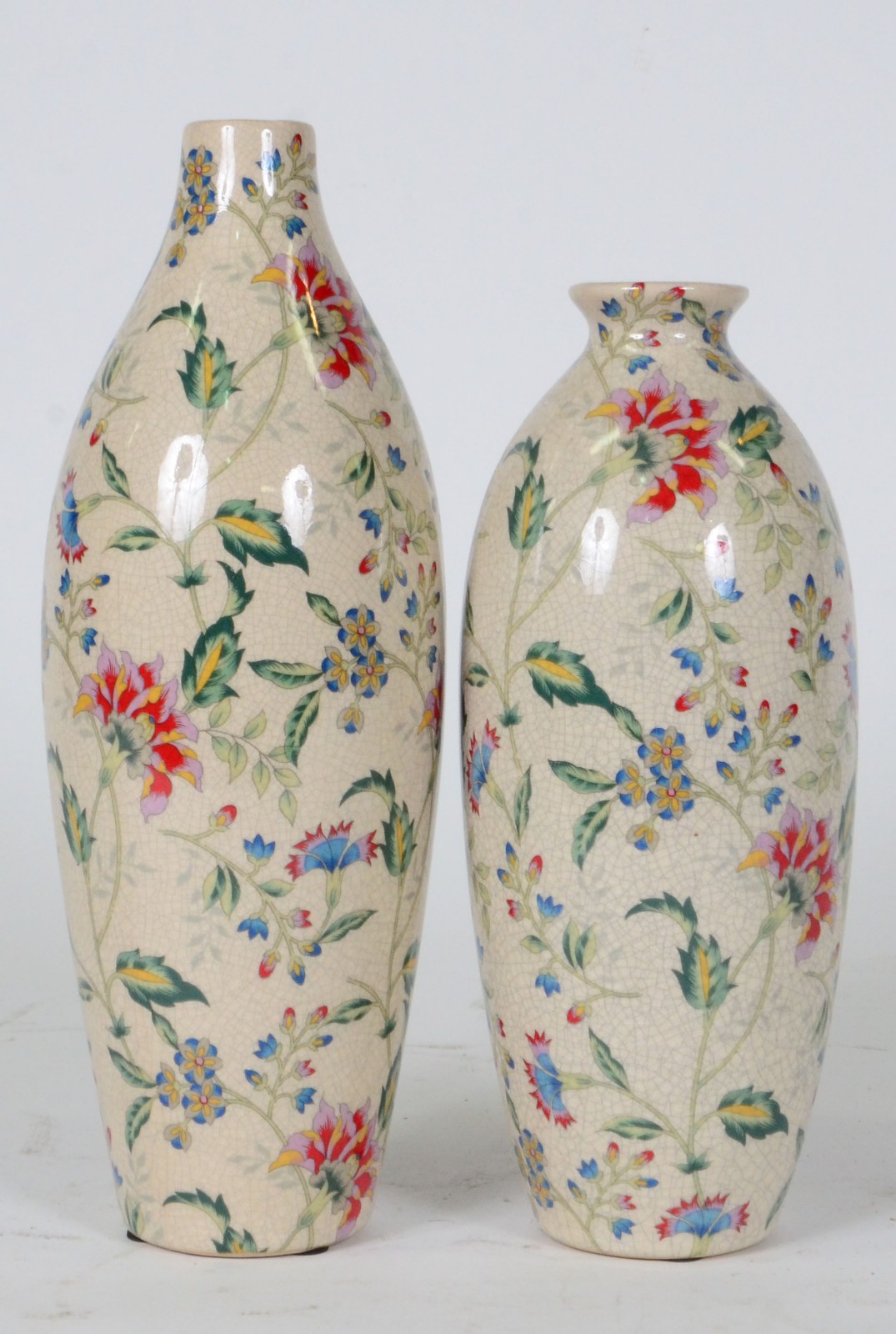 Dois vasos de porcelana decoração floral em policromia. - foto 1 de 2