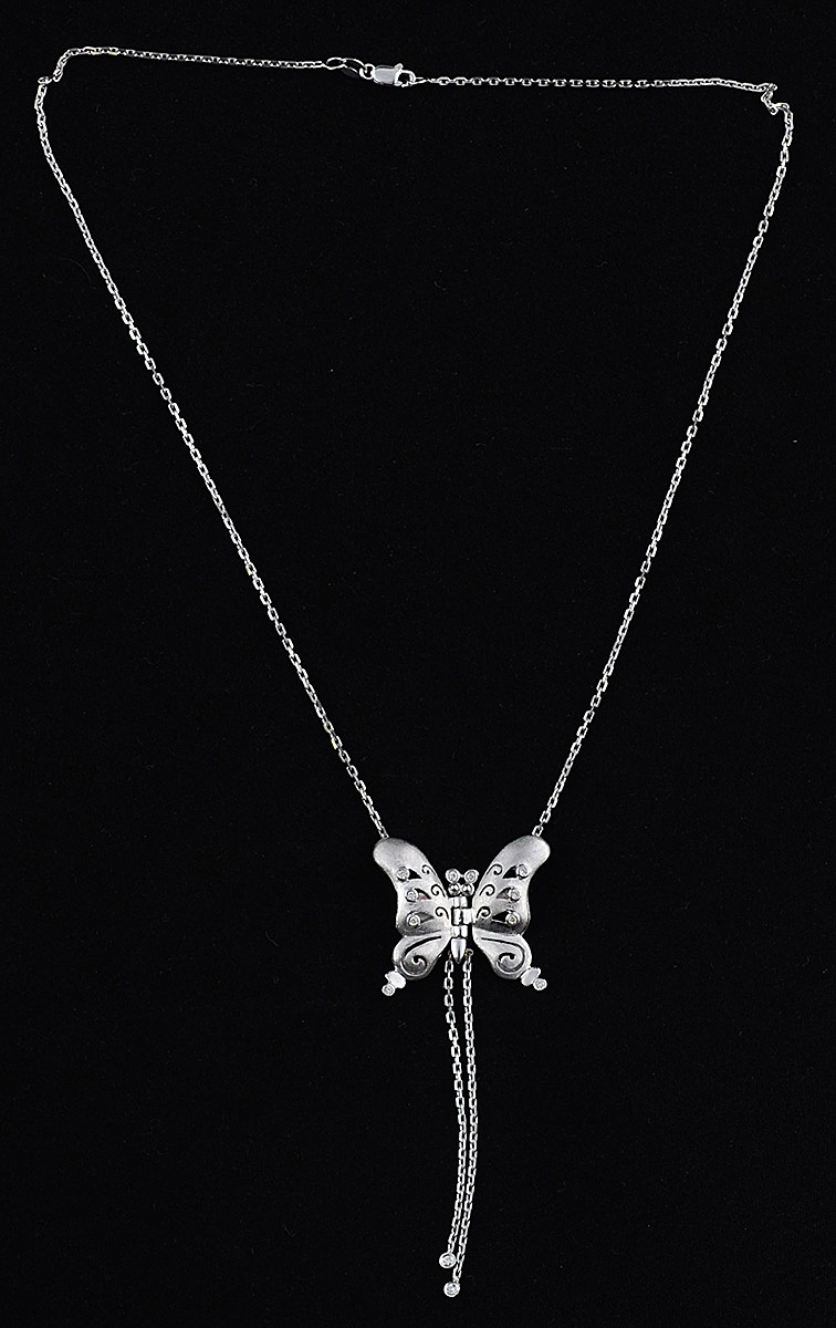 Cordão de ouro 18 k com pendente de borboleta e brilhantes - 10,3 g. - foto 2 de 2