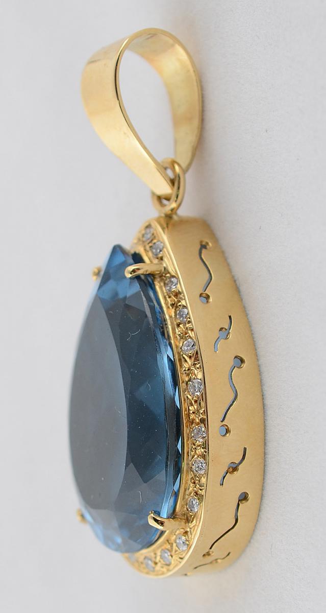 Pendente de ouro 18 k, com topázio lapidação gota facetada... - foto 2 de 2