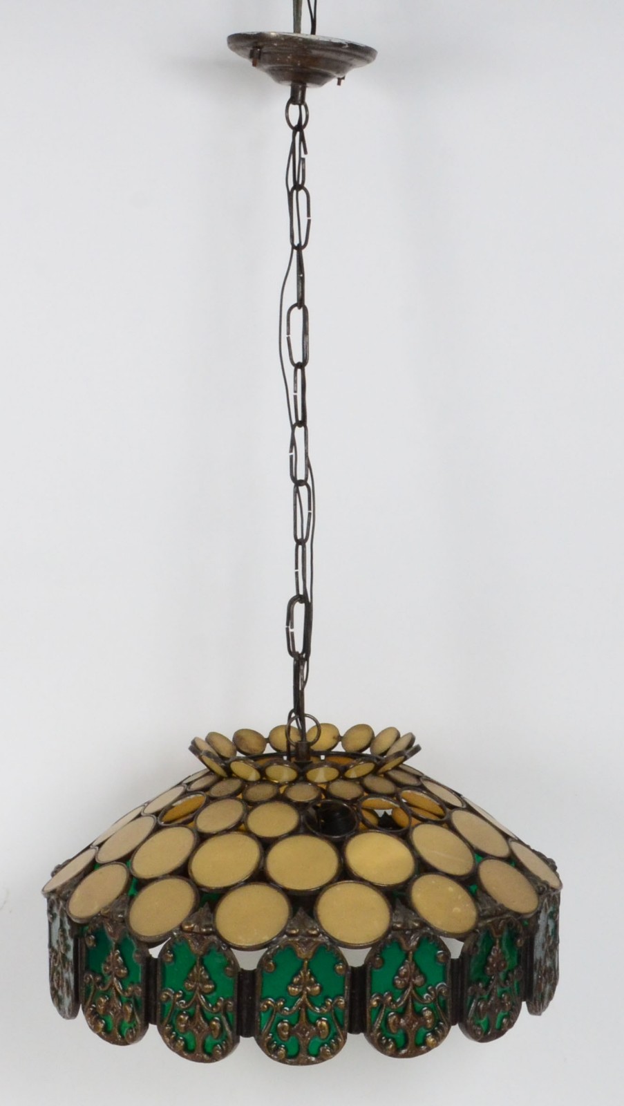 Lustre de metal dourado com placas de vidro colorido. - foto 1 de 2