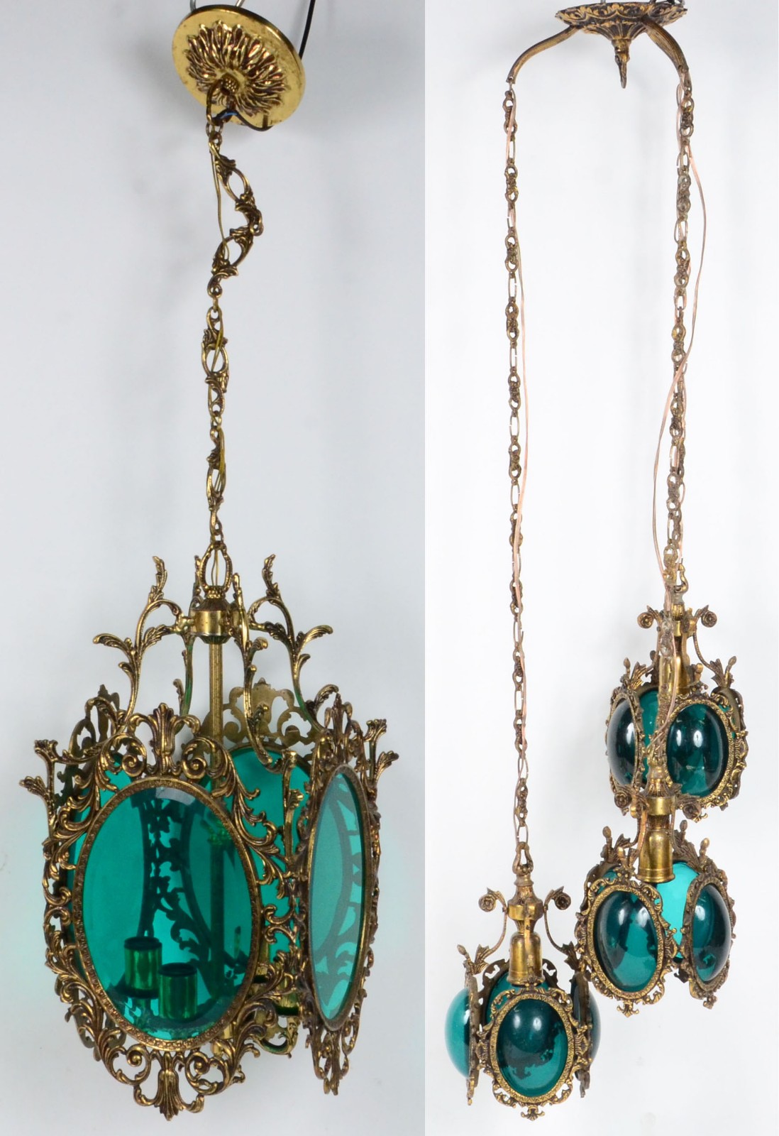 Duas lanternas de metal dourado com placas de vidro verde, sendo uma... - foto 1 de 5