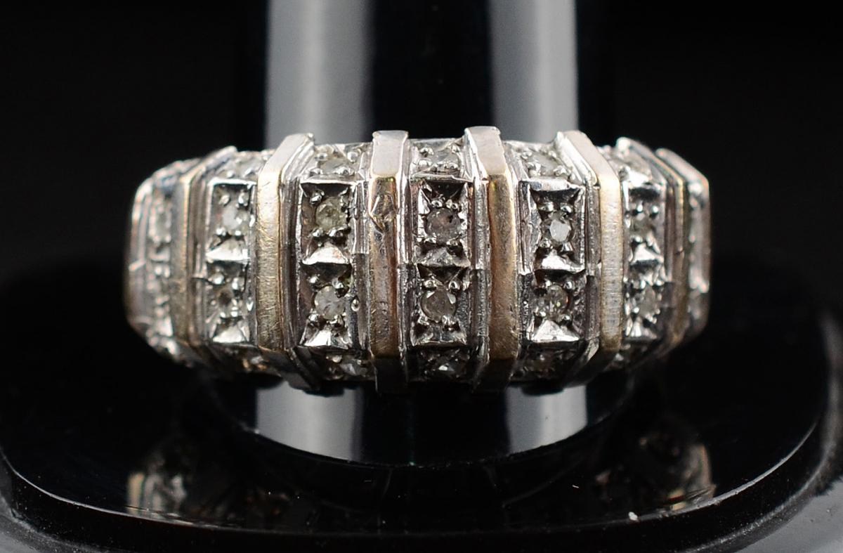 Anel de ouro 18 k com 28 brilhantes com 0,85 ct - 6,3 g - Aro 23,5. - foto 2 de 2