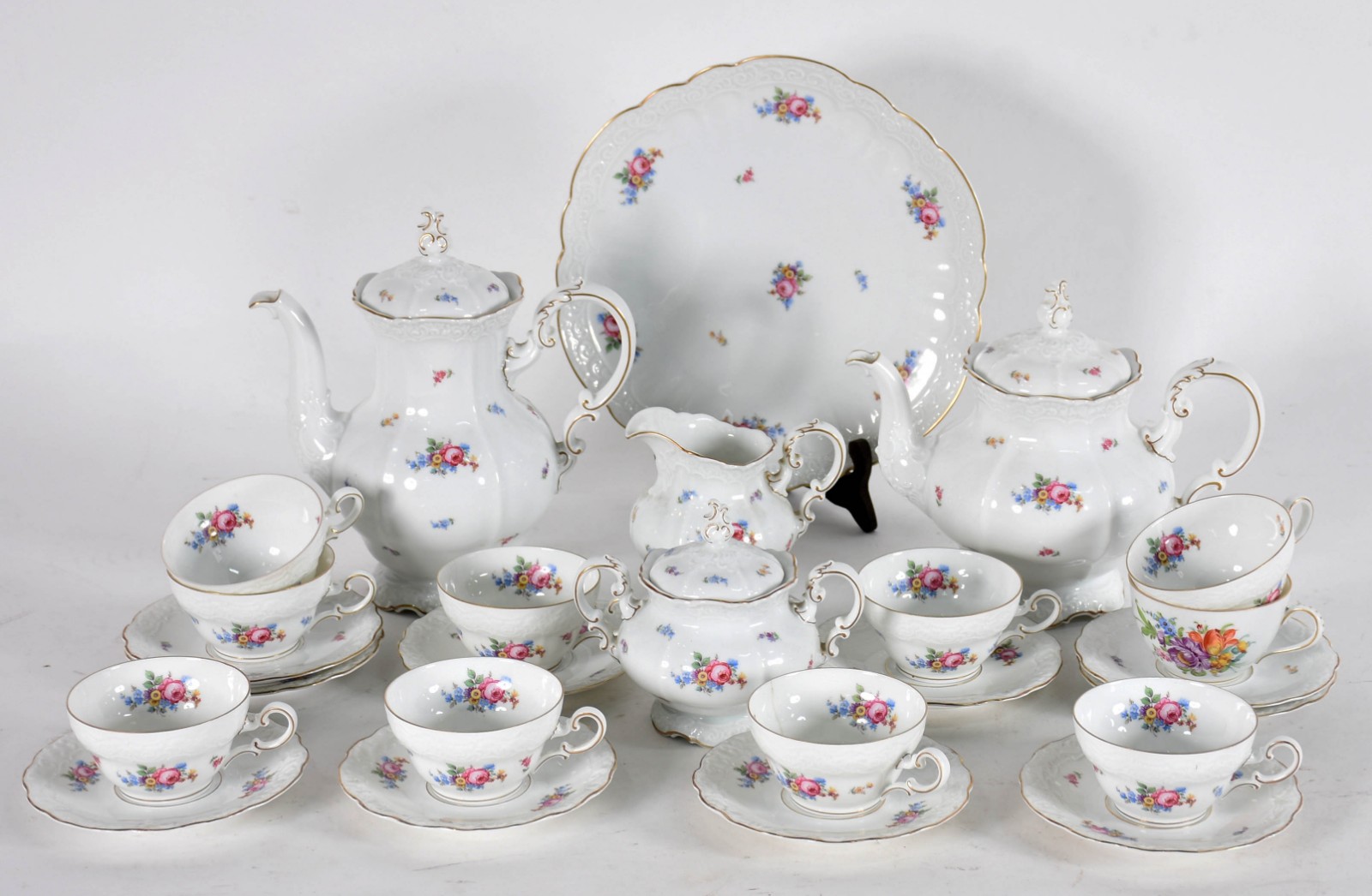 Serviço para chá de porcelana alemã ROSENTHAL composto por bule para... - foto 1 de 5