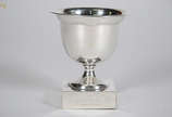 Taça em prata 800 mls contrastada, inscrição na... - Taça em prata 800 mls contrastada, inscrição na base - 1976, oppa 3 G - 1 Premio Speciale. Altura 17 cm. Peso total aproximado incluindo a madei...