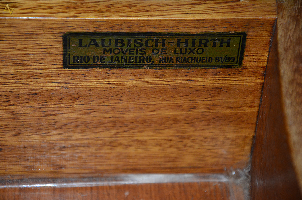 Cômoda de madeira nobre com cinco gavetas, fabricação LAUBISCH HIRTH... - foto 3 de 4