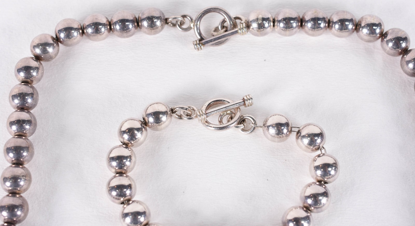 Conjunto de colar e pulseira com "bolas" de prata. - foto 2 de 7