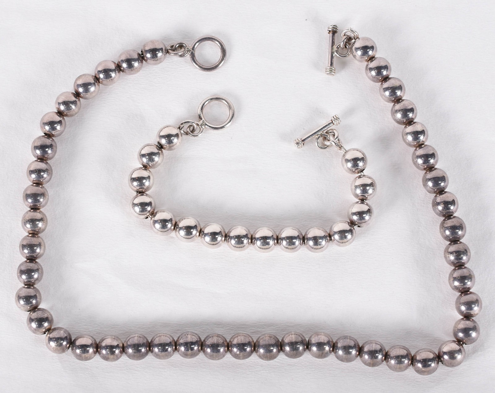 Conjunto de colar e pulseira com "bolas" de prata. - foto 4 de 7