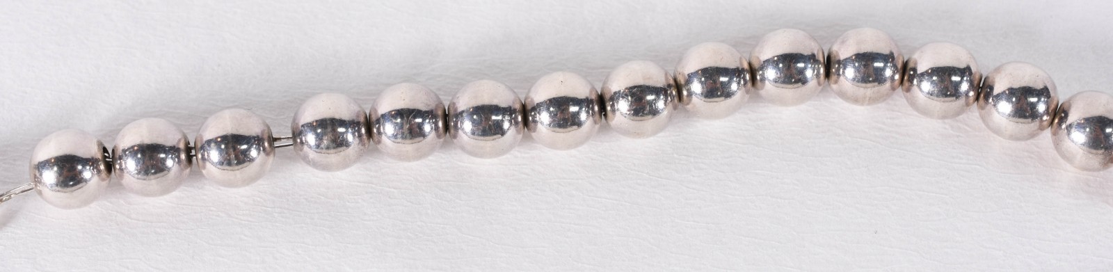 Conjunto de colar e pulseira com "bolas" de prata. - foto 6 de 7