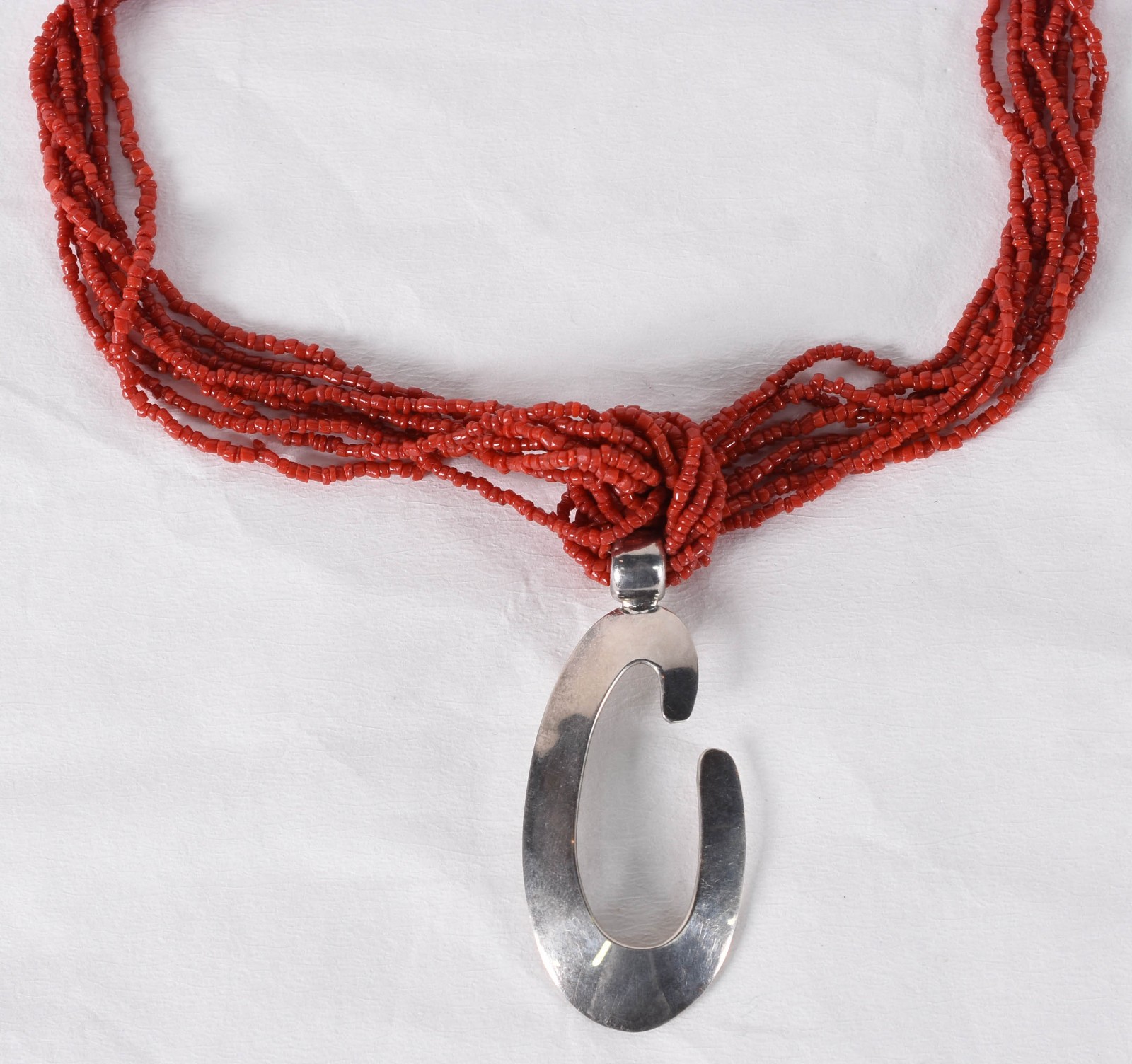 Colar de coral com pendente de prata mexicana contrastada. - foto 1 de 5