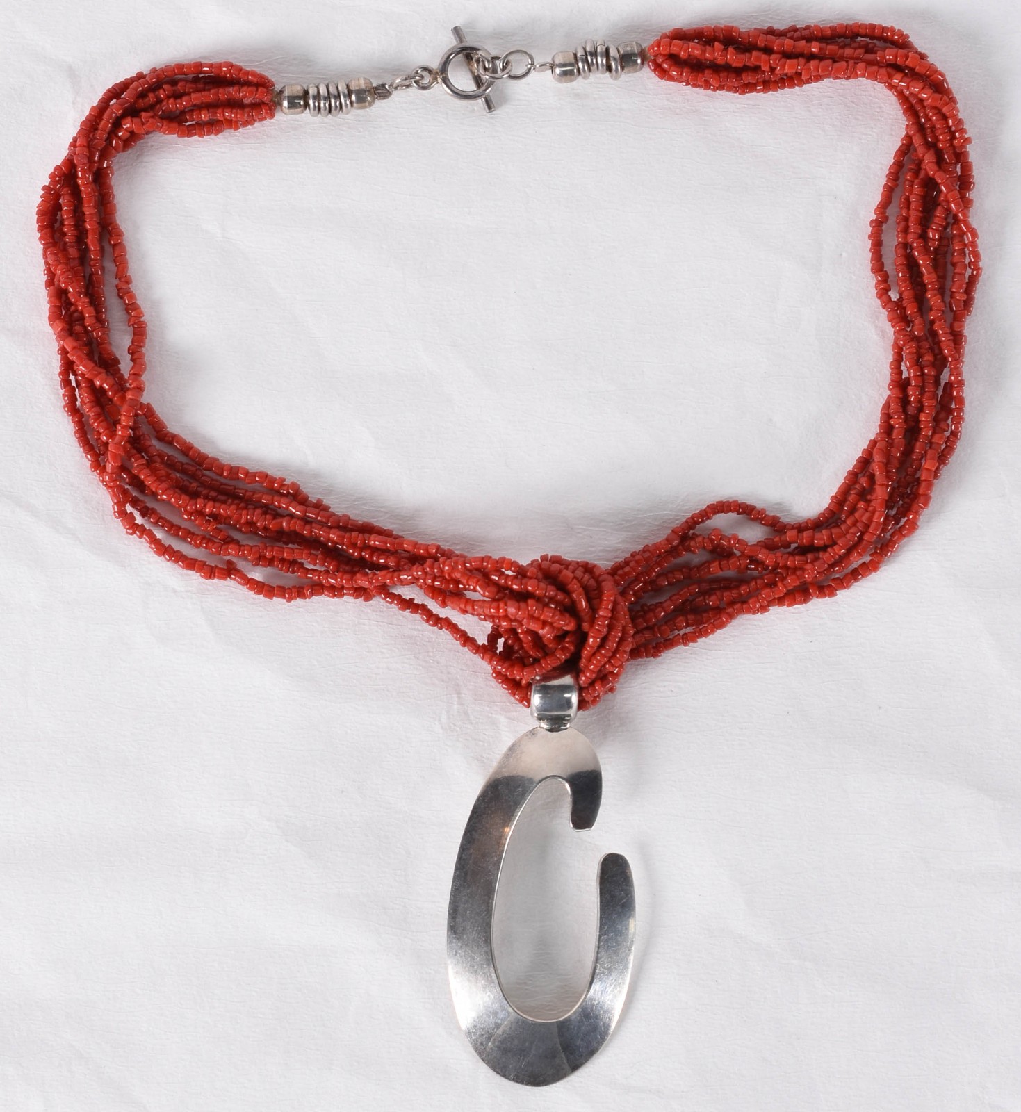 Colar de coral com pendente de prata mexicana contrastada. - foto 2 de 5