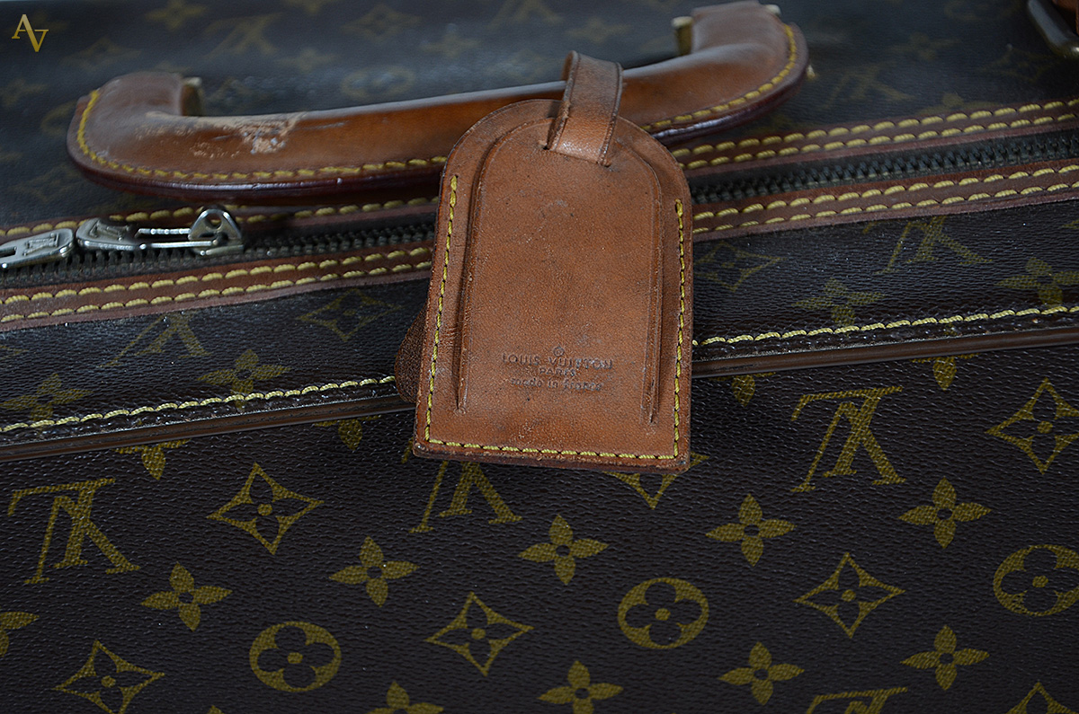 Antiga mala francesa LOUIS VUITTON. Medidas 79 x 53 cm e altura 25 cm. - foto 3 de 4