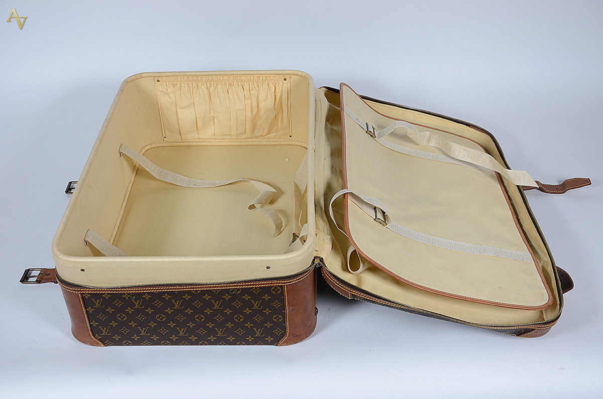 Antiga mala francesa LOUIS VUITTON. Medidas 79 x 53 cm e altura 25 cm. - foto 4 de 4