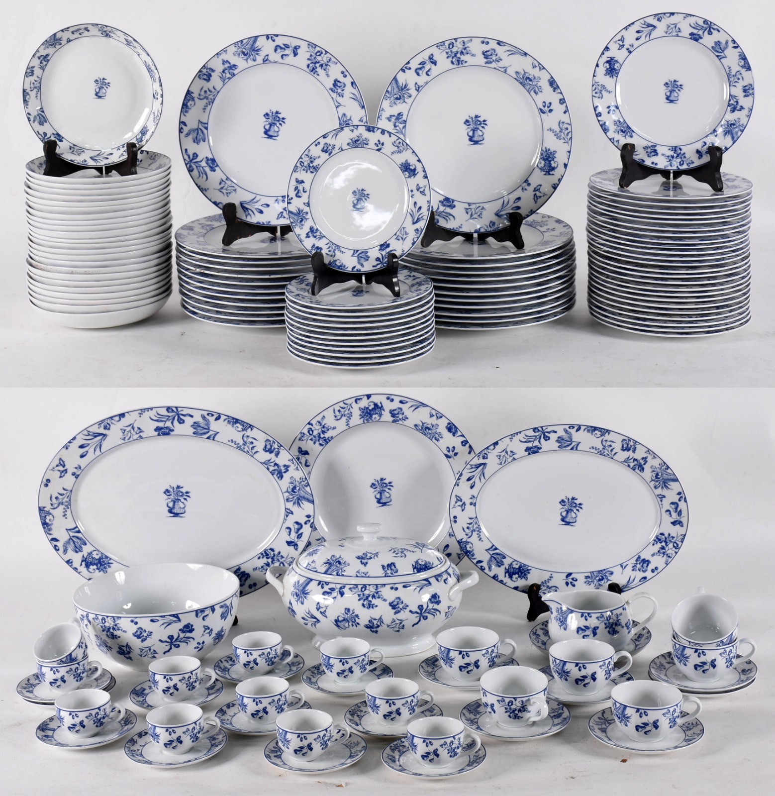 Aparelho de jantar de porcelana portuguesa VISTA ALEGRE, borda azul e... - foto 1 de 7