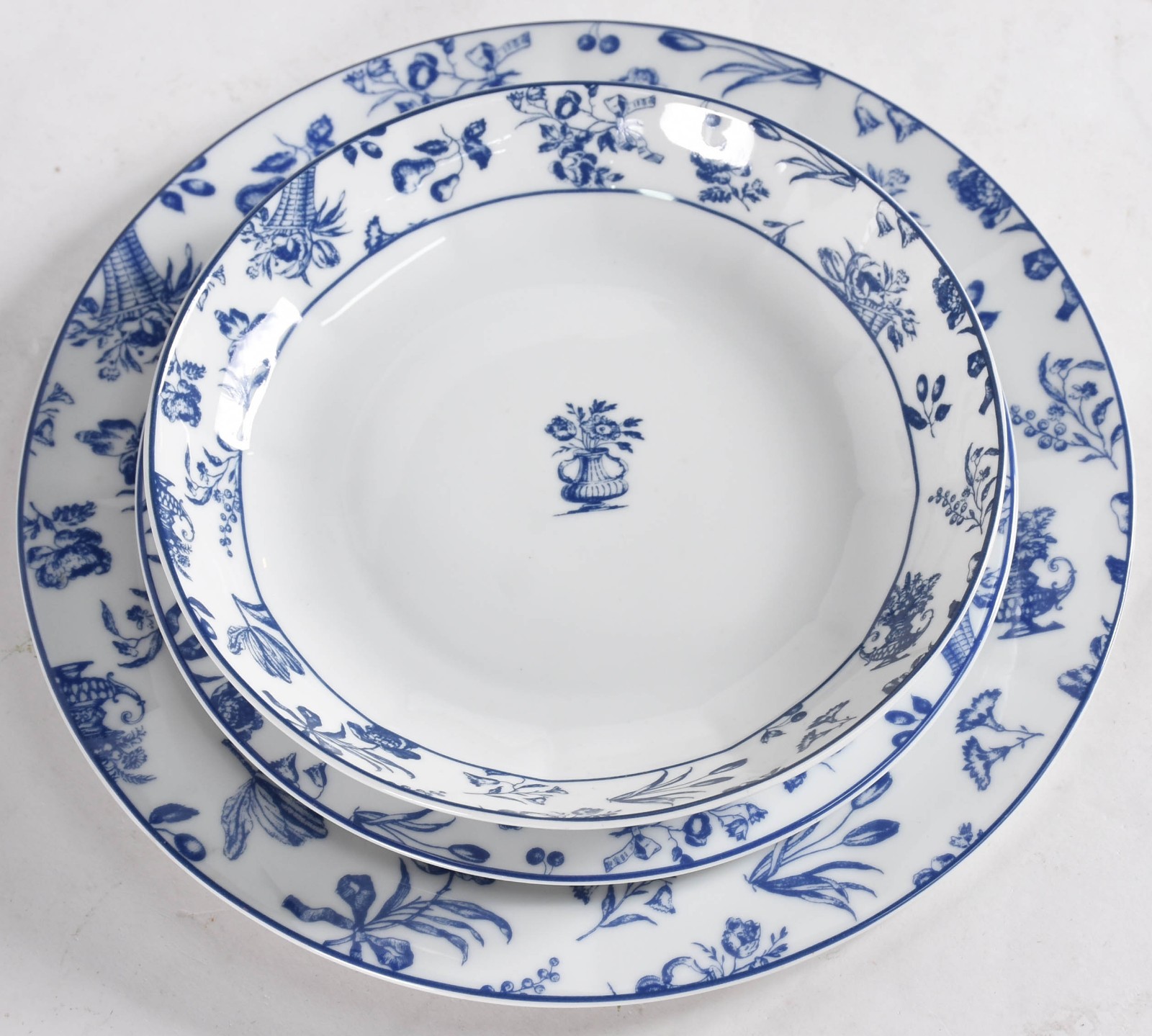 Aparelho de jantar de porcelana portuguesa VISTA ALEGRE, borda azul e... - foto 5 de 7