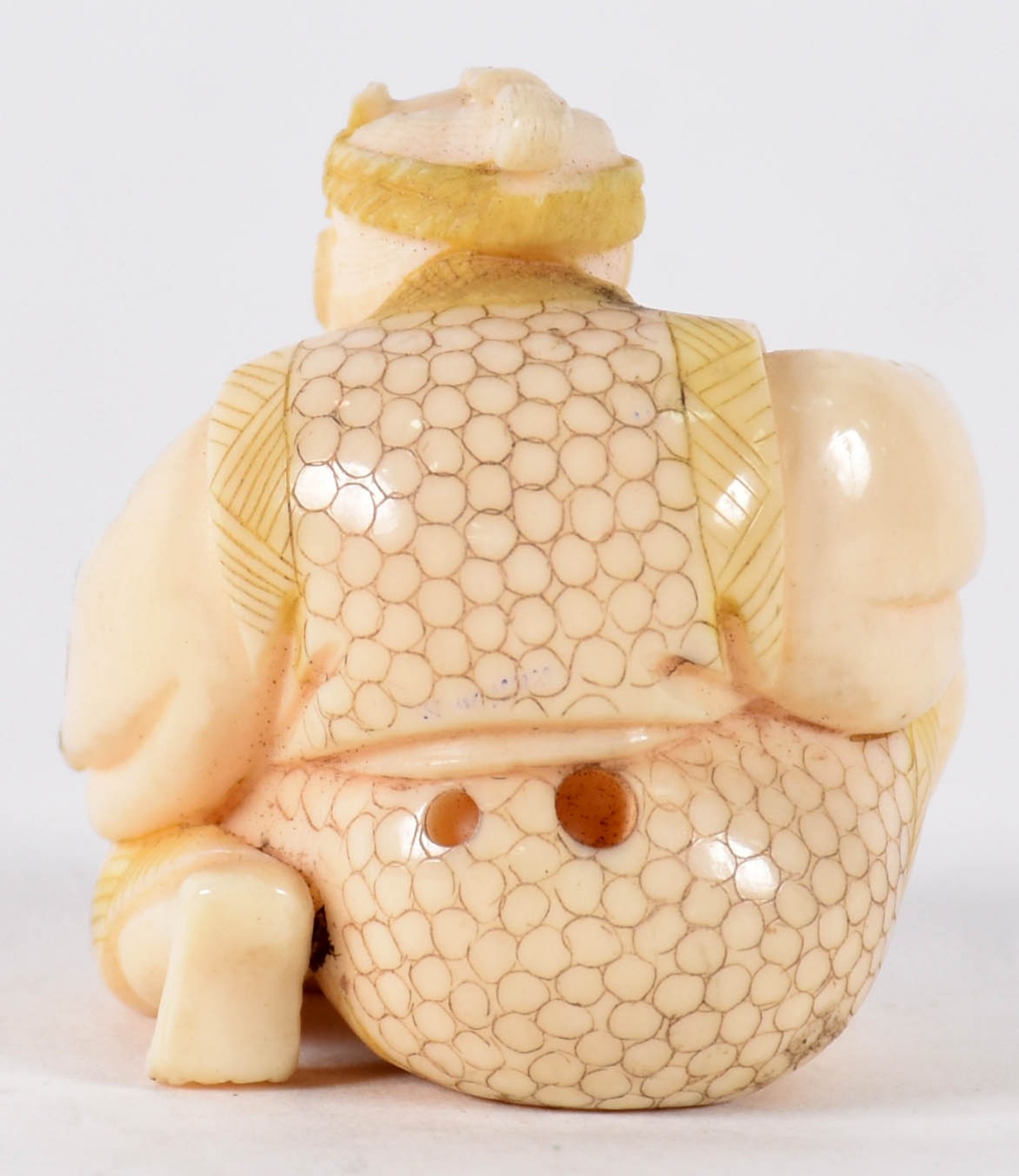 Netsuke em marfim. - foto 2 de 3