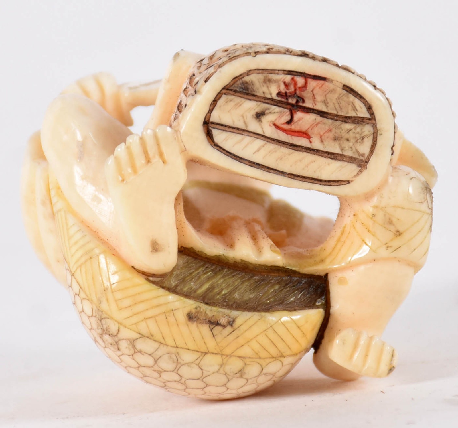 Netsuke em marfim. - foto 3 de 3