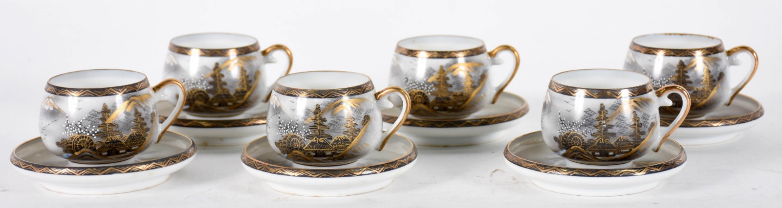 Seis xícaras com pires para café em fina porcelana oriental. - foto 1 de 5