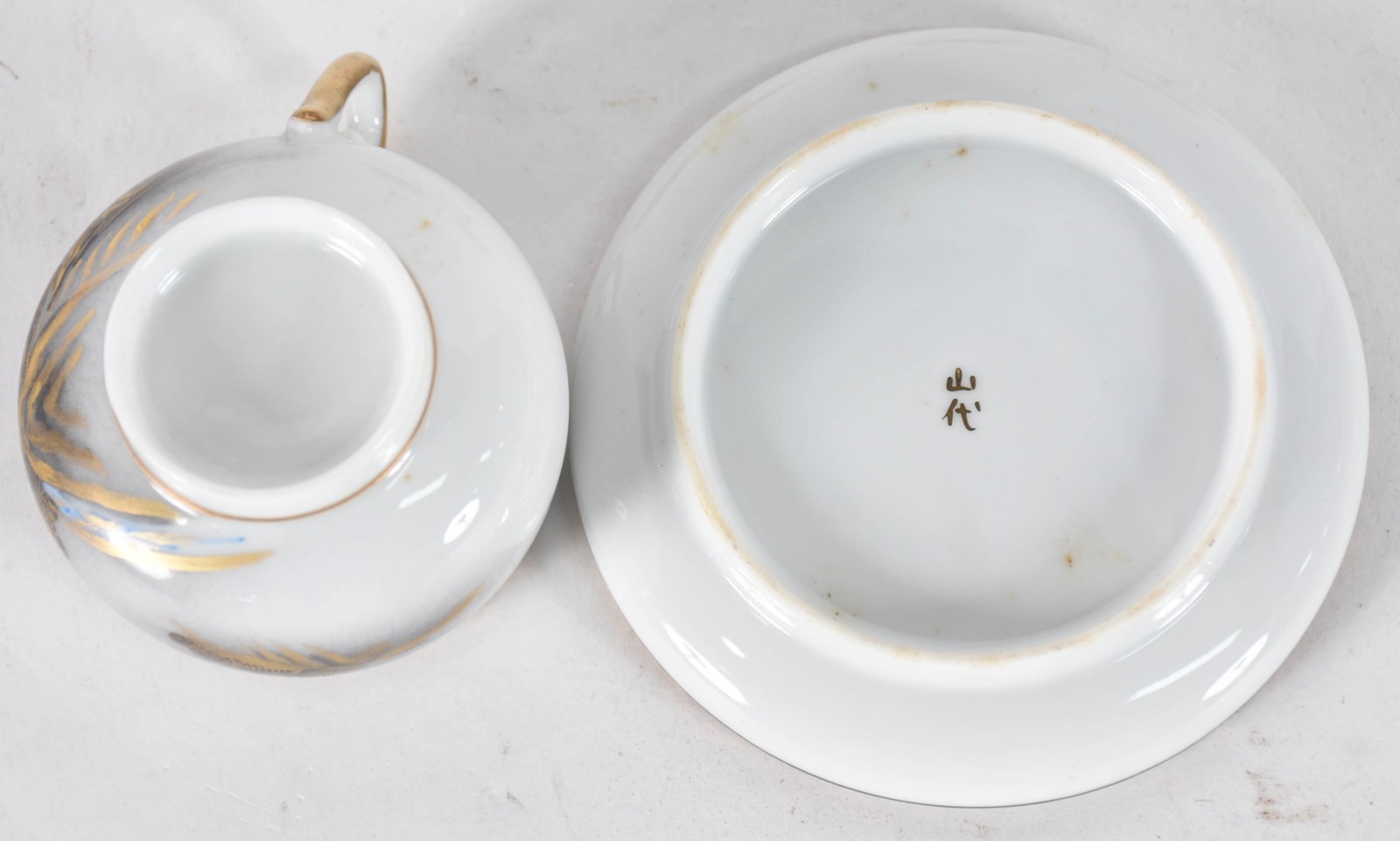 Seis xícaras com pires para café em fina porcelana oriental. - foto 5 de 5