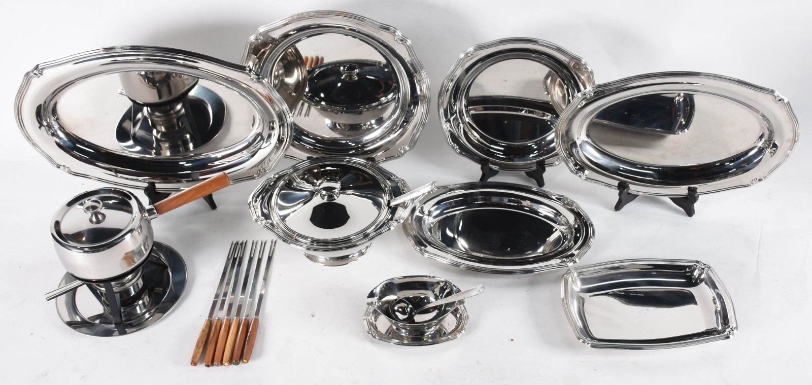 Baixela de inox para jantar com 8 peças e, acompanha panela para... - foto 2 de 4