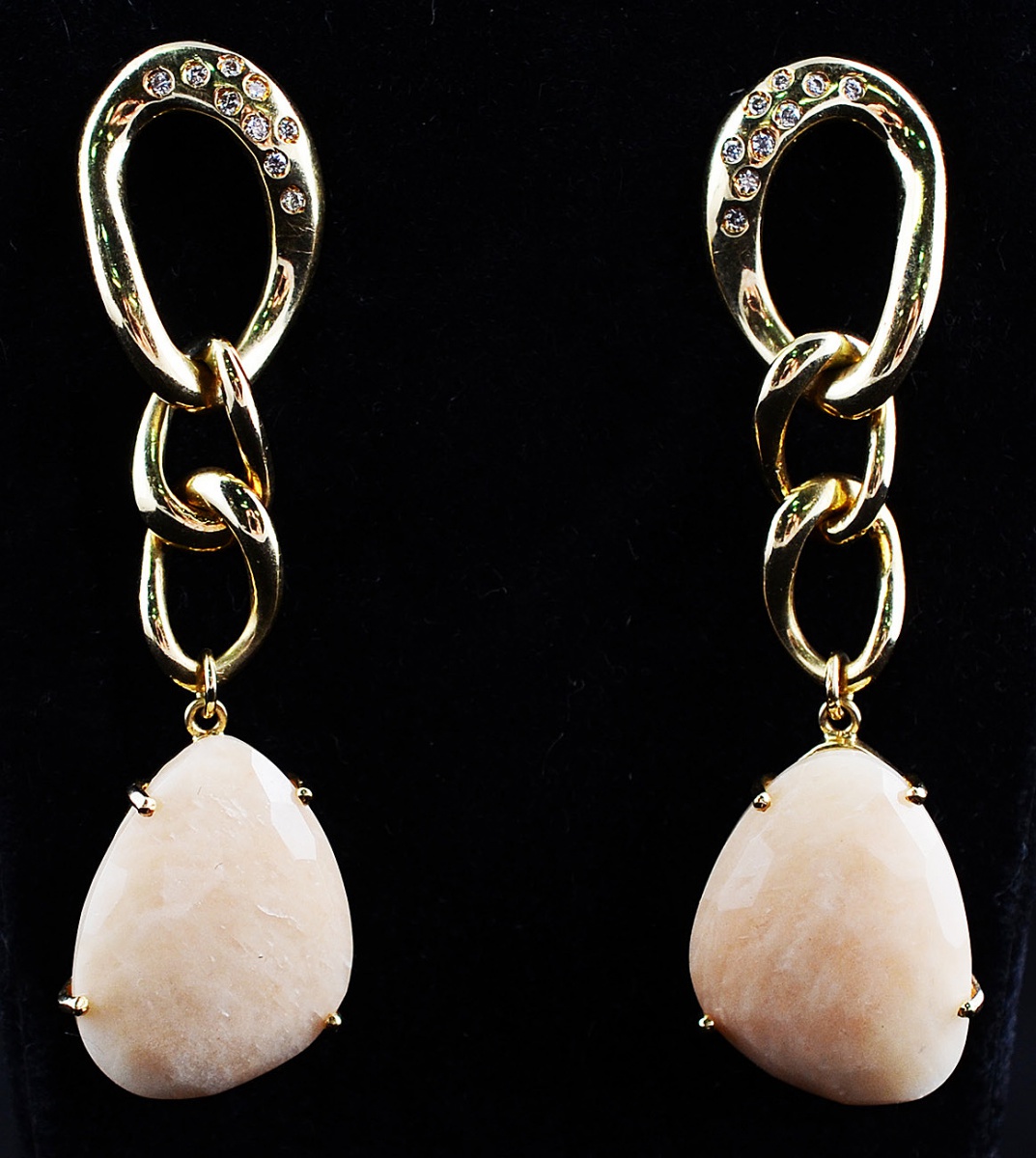 Par de brincos de ouro 18 k, em elos e com pingente de cristal nude...