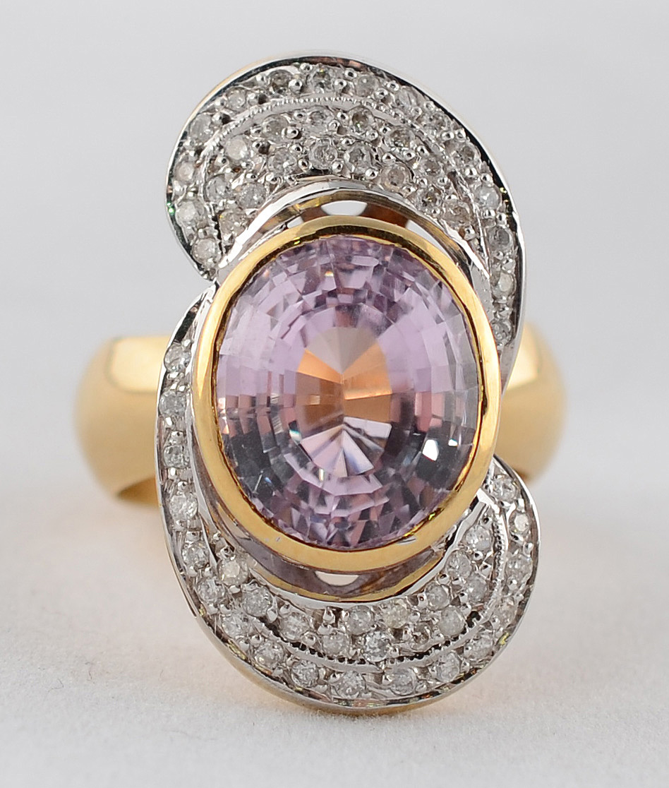 Anel de ouro 18 k, com ametista lavanda lapidação oval facetada e... - foto 2 de 2